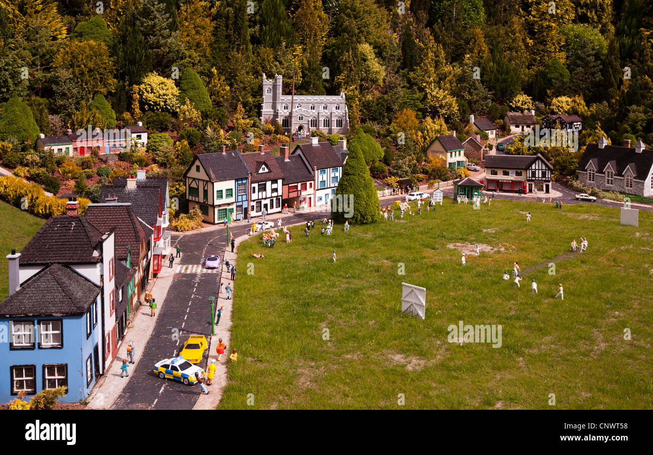 Großbritannien, England, Devon, Torquay, Babbacombe Model Village, Cricket-Spiel-Szene Stockfoto