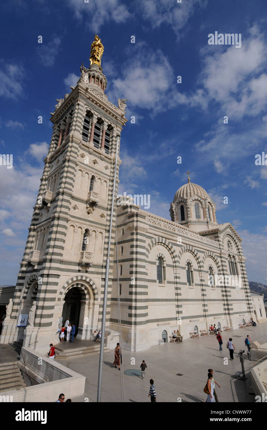 Besucher in die Basilika Notre-Dame De La Garde in Rue Fort du Sanctuaire, Marseille, Frankreich Stockfoto