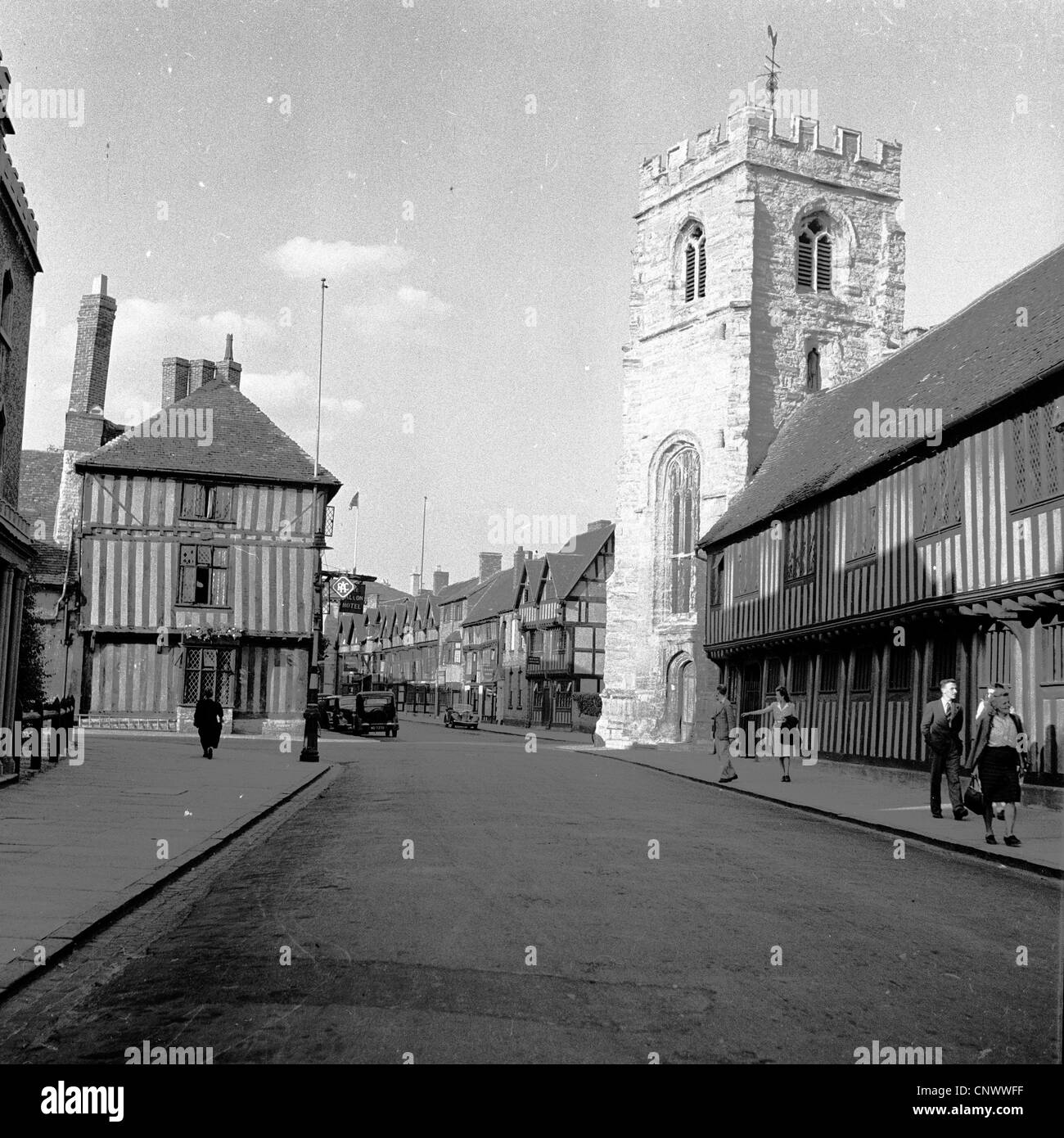 Geschichtsbild der 1950er Jahre zeigen Gilde Kapelle in der High Street Stratford, berühmt als Geburtsort von William Shakespeare. Stockfoto