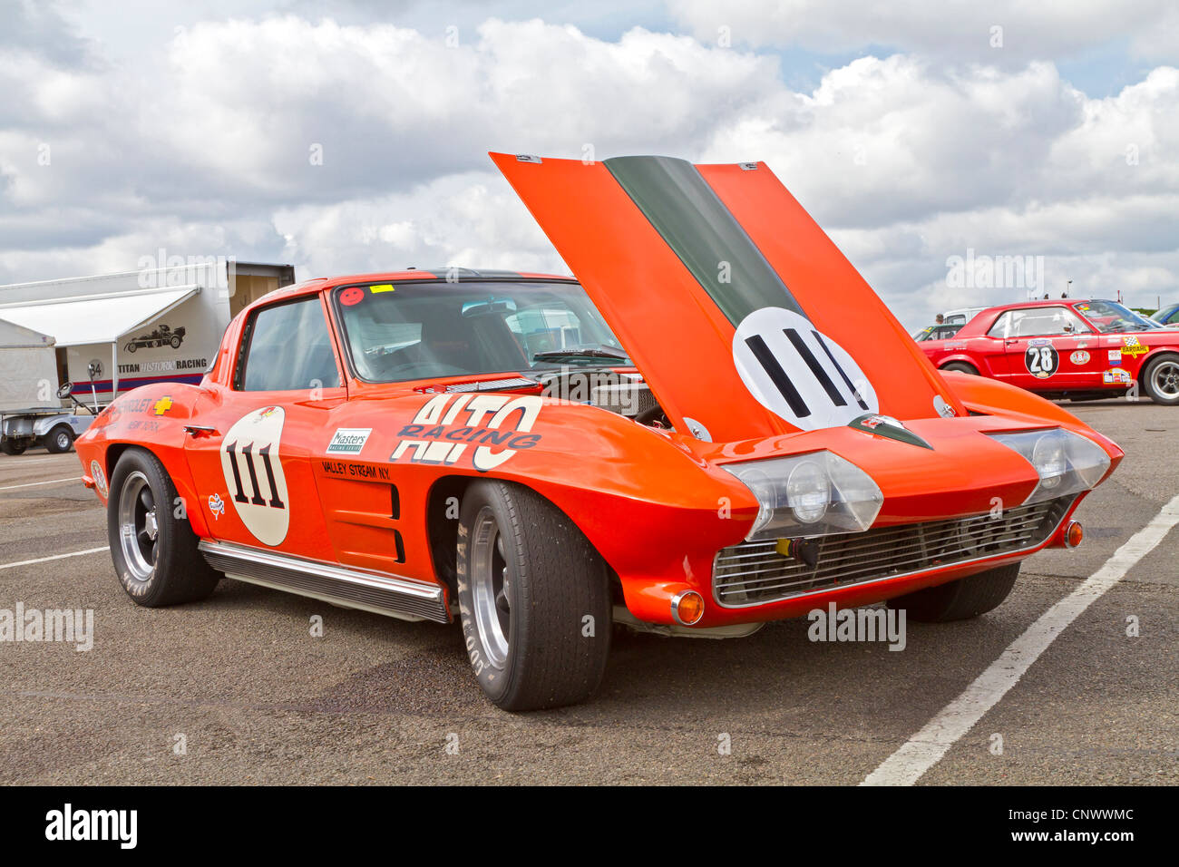 1963 Chevrolet Corvette im Fahrerlager bei der CSCC HVRA V8 Challenge treffen in Snetterton, Norfolk, Großbritannien. Stockfoto