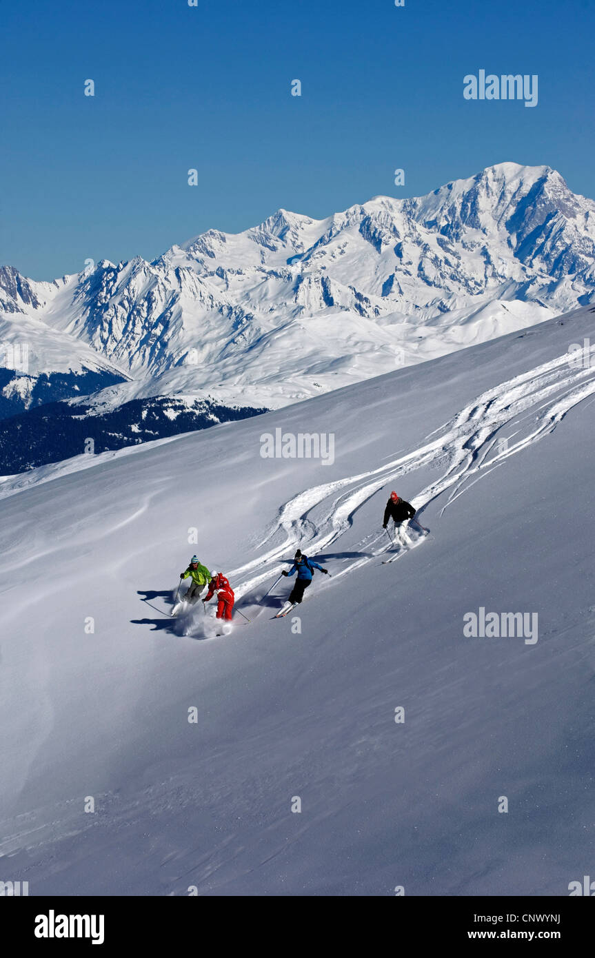 Skifahren Sie abseits der Piste, auf der Rückseite des Mont Blanc, Frankreich Stockfoto