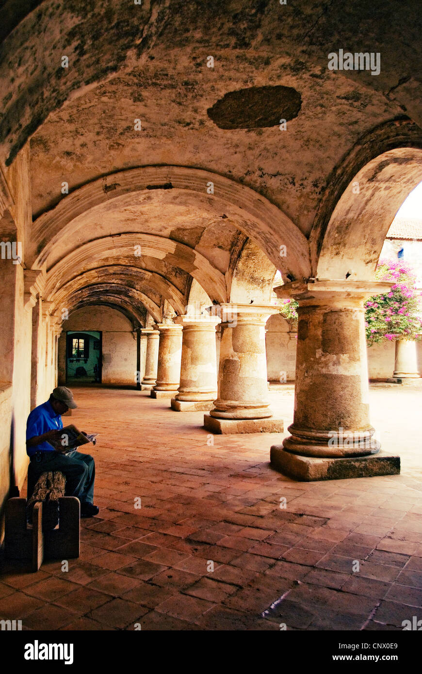 Iglesia y Convento de Las Stadpark, ein Museum in den Ruinen eines ehemaligen Klosters in Antigua Guatemala. Stockfoto