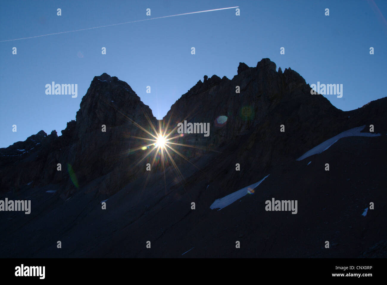 Silhouette von Glarus Schub in der Tschingelhoerner mit Martinsloch, Schweiz Stockfoto
