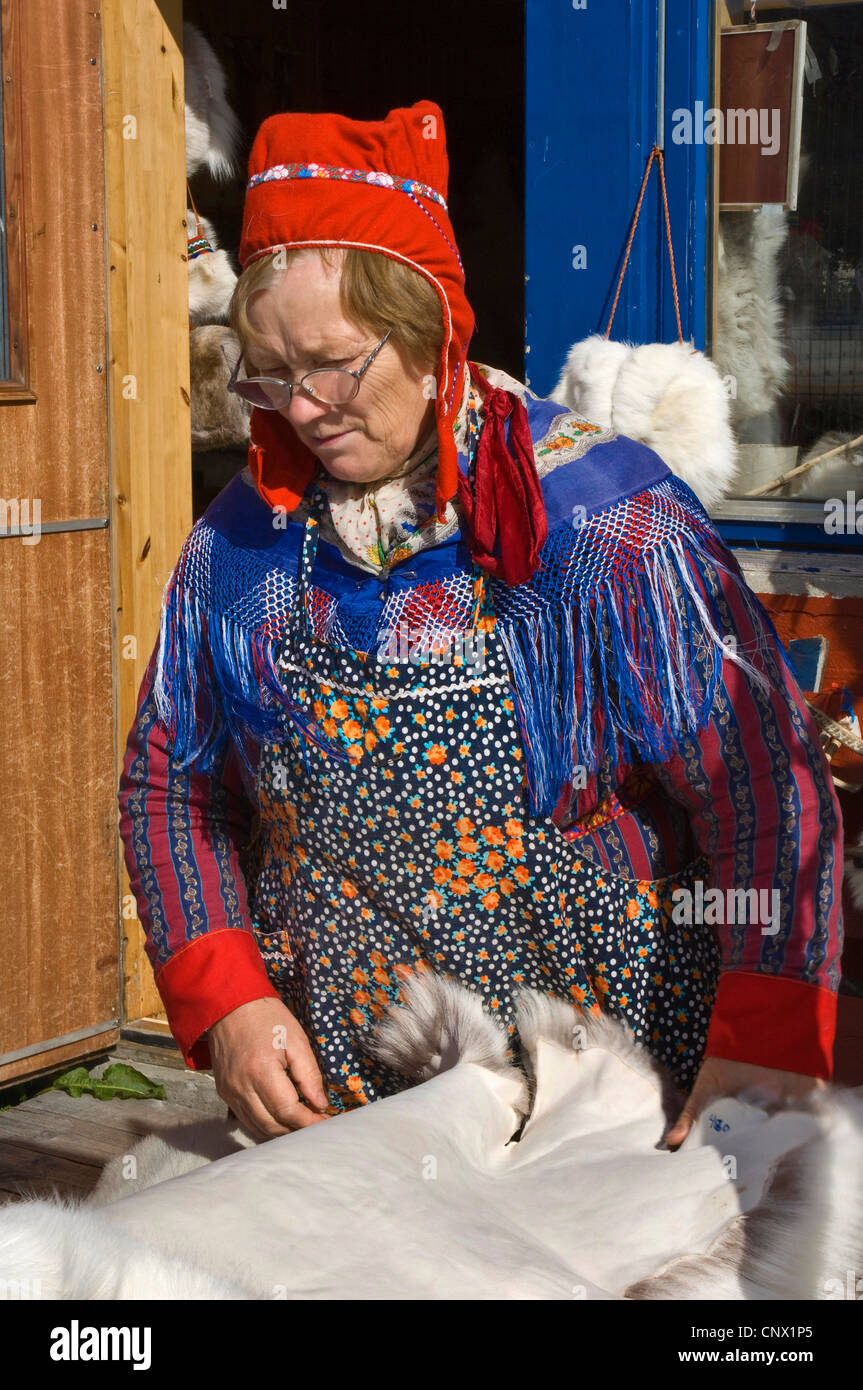 Traditionelle samische frau Fotos und Bildmaterial in hoher Auflösung