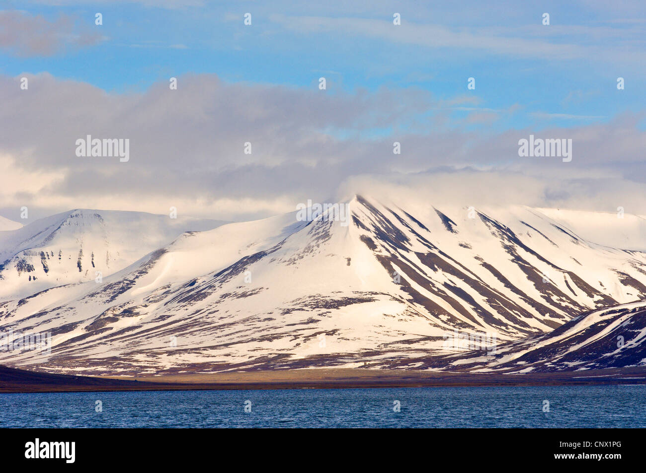 Küstenlandschaft der Svalbard-Archipel, Norwegen, Svalbard Stockfoto