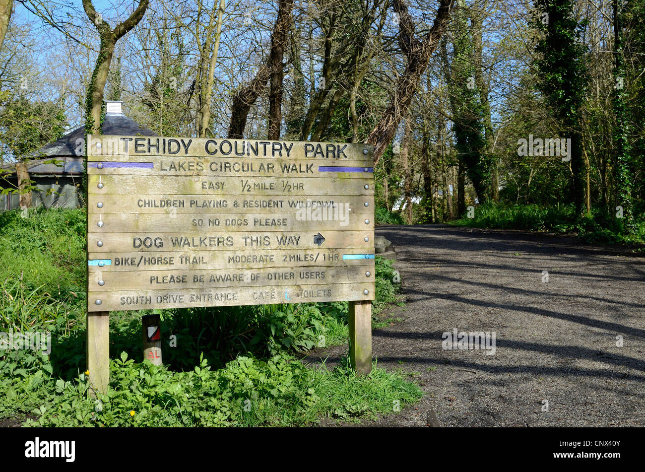 Hinweisschild am Tehidy Country Park in der Nähe von Camborne in Cornwall, Großbritannien Stockfoto
