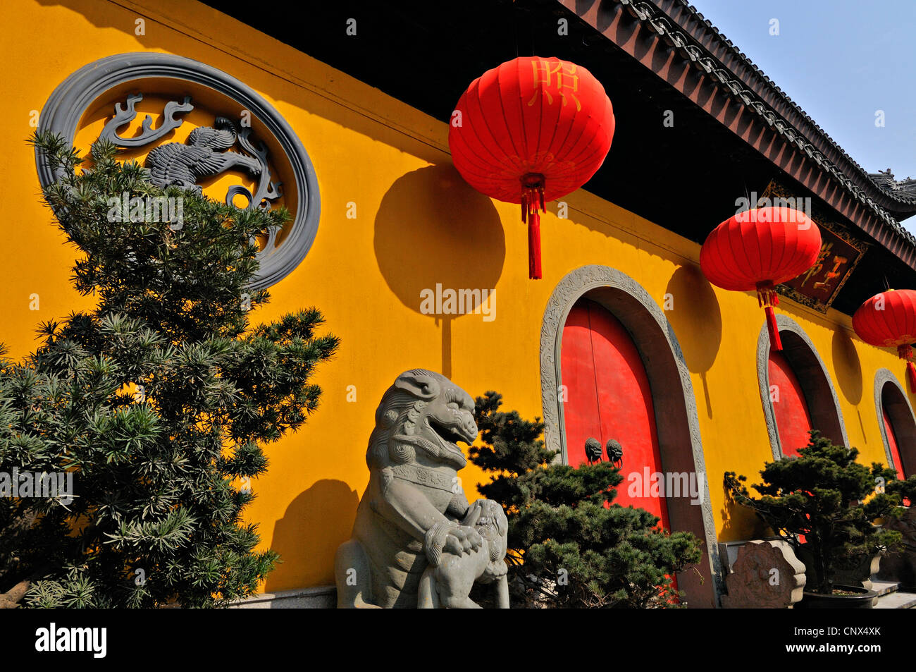 Die Fassade des wichtigsten Pavillon des Jade-Buddha-Tempel, Shanghai, China Stockfoto