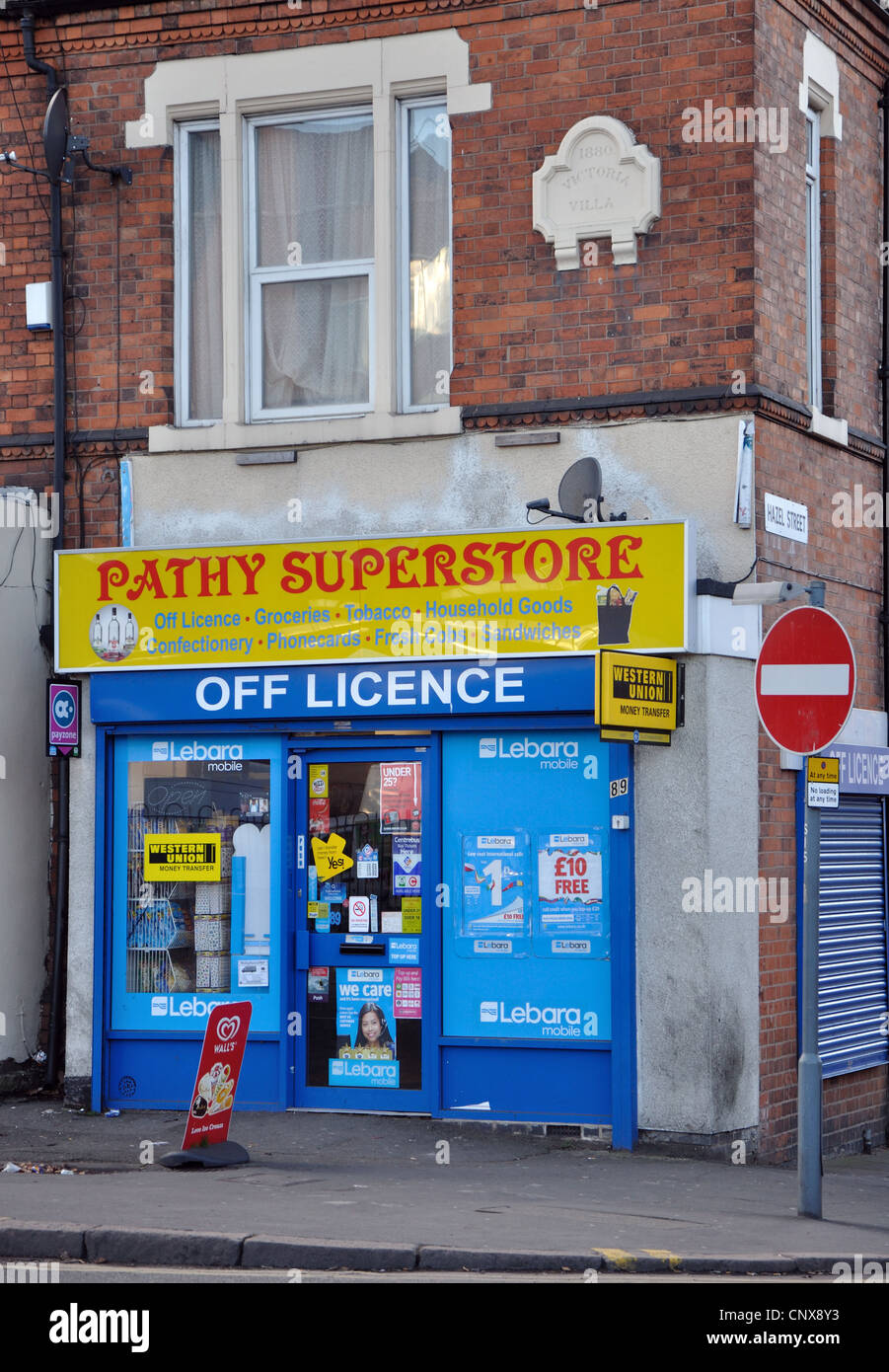 Asiatische Ecke Shop, Leicester, England, UK Stockfoto