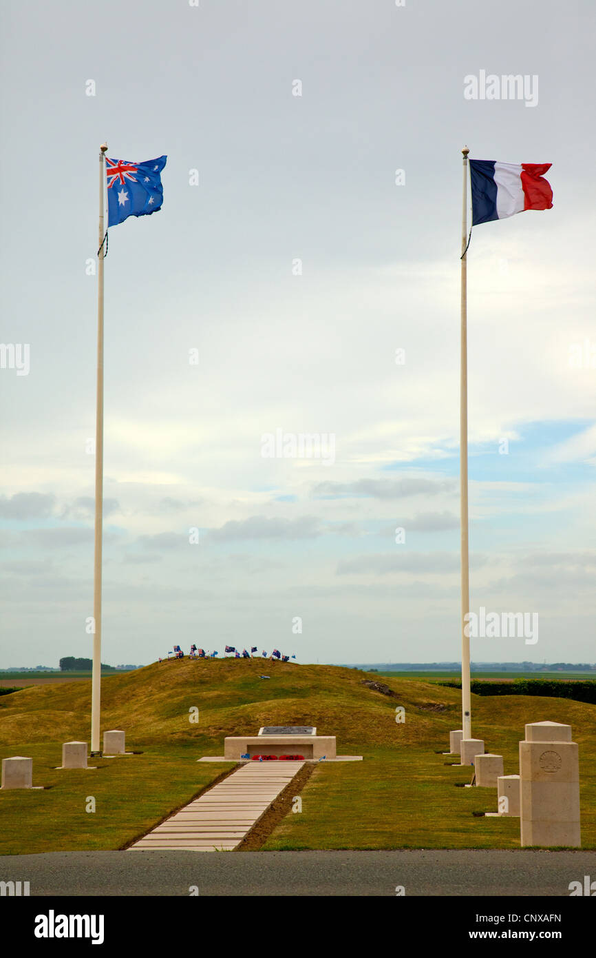 Denkmal auf dem Gelände der Windmühle in der Nähe gefunden in Nordfrankreich Stockfoto