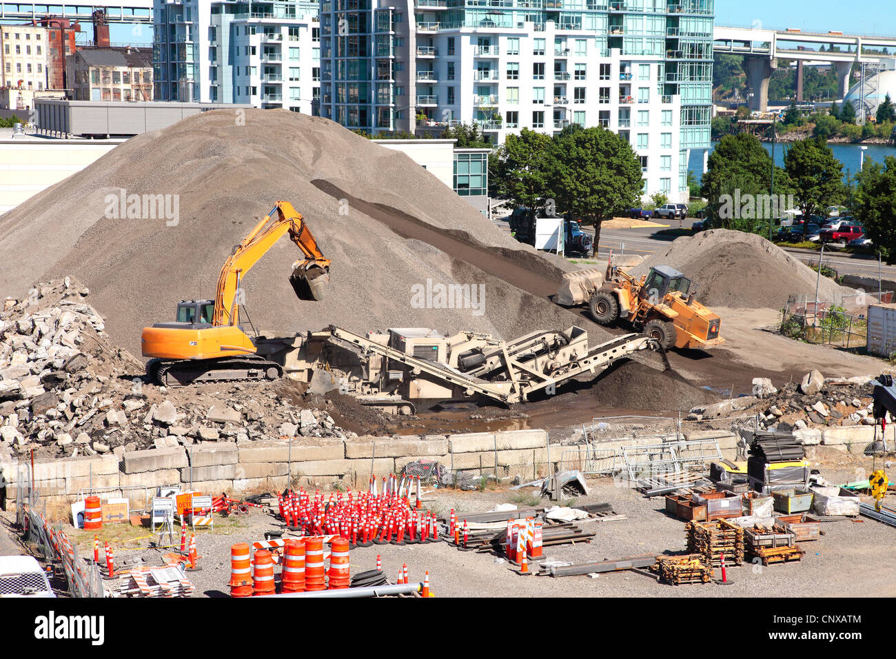 Bauarbeiten und schweren Maschinen in der Innenstadt von Portland Oregon. Stockfoto