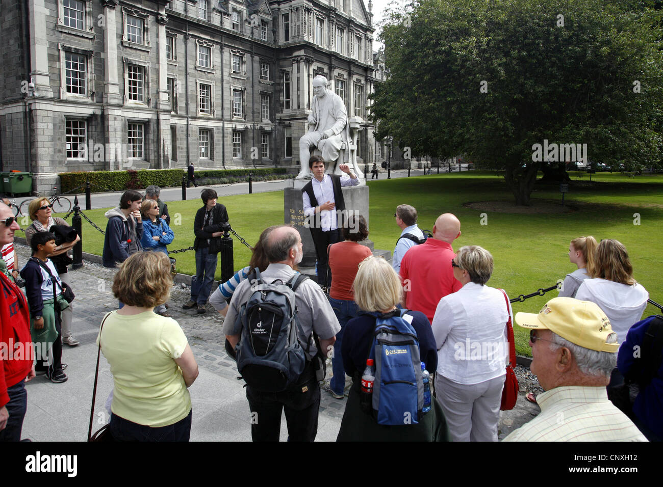 Geführte Tour & Statue von George Salmon, Trinity College, Dublin, Irland Stockfoto