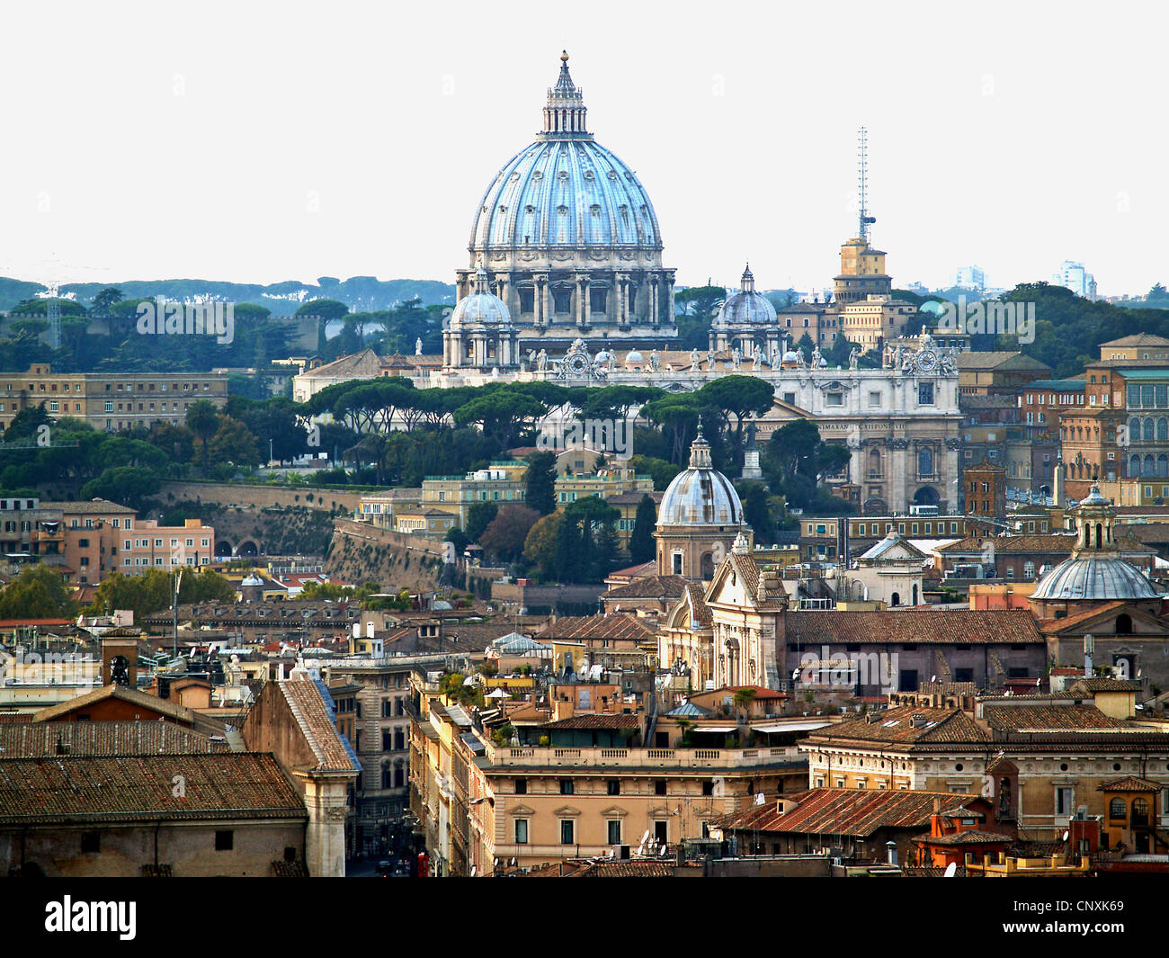 Blick auf den Petersdom von Vittorio Emanuele II Monument, Rom Stockfoto