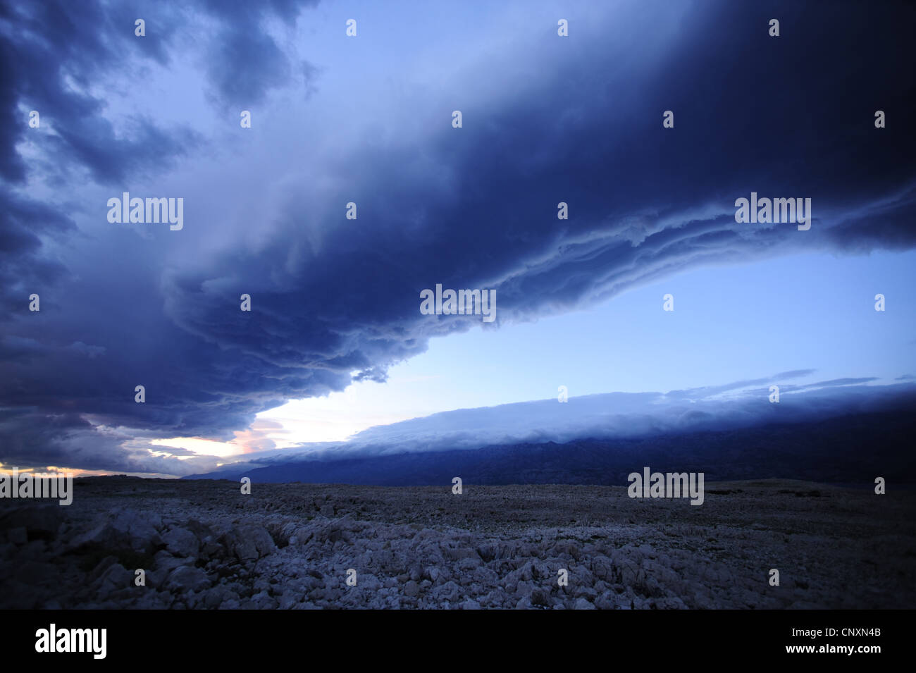 bewölkter Himmel Ober Insel Pag, Kroatien, Pag Stockfoto