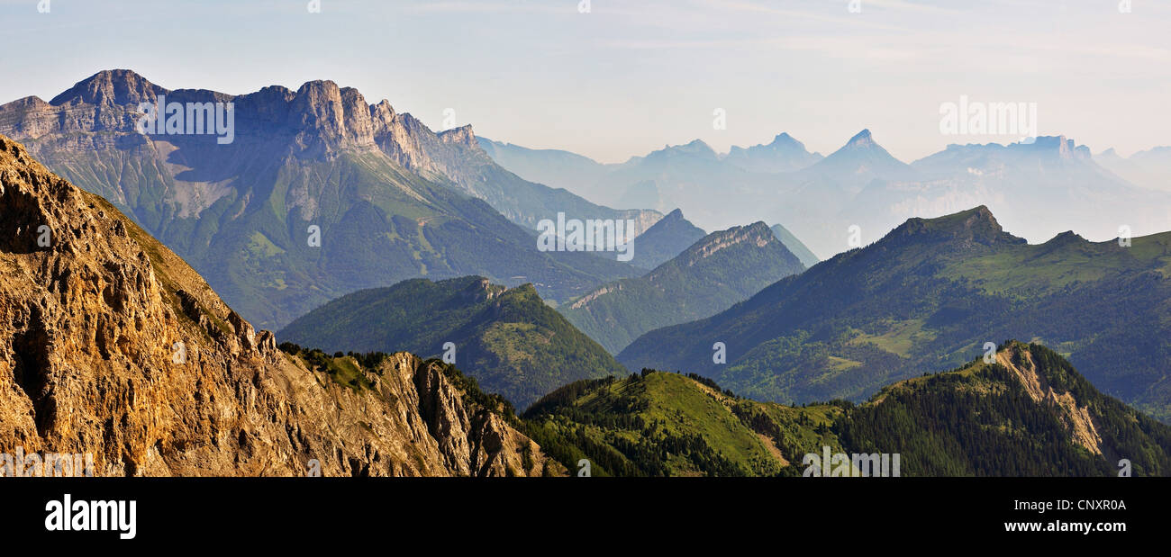 Blick vom Mont Aiguille im Naturpark Vercors im Natur Park von La Chartreuse, Frankreich, Re, Rh Ne-Alpes Stockfoto