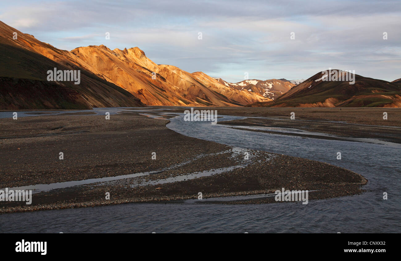 großen vulkanischen Tal mit einem dendritischen seichten Fluss, Island, Landmannalaugar Stockfoto