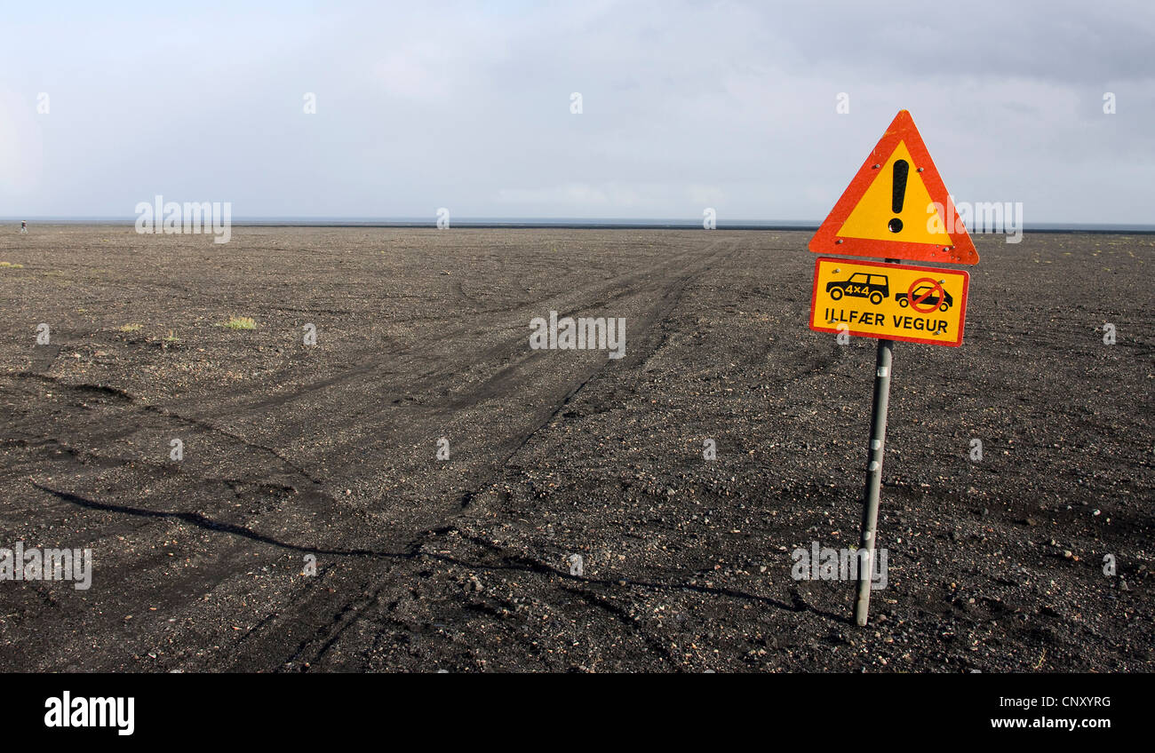 Verkehrszeichen "nur für Off-Road-Fahrzeuge" auf Vulkan Insel Hjoerleifshoefdi, Island Stockfoto