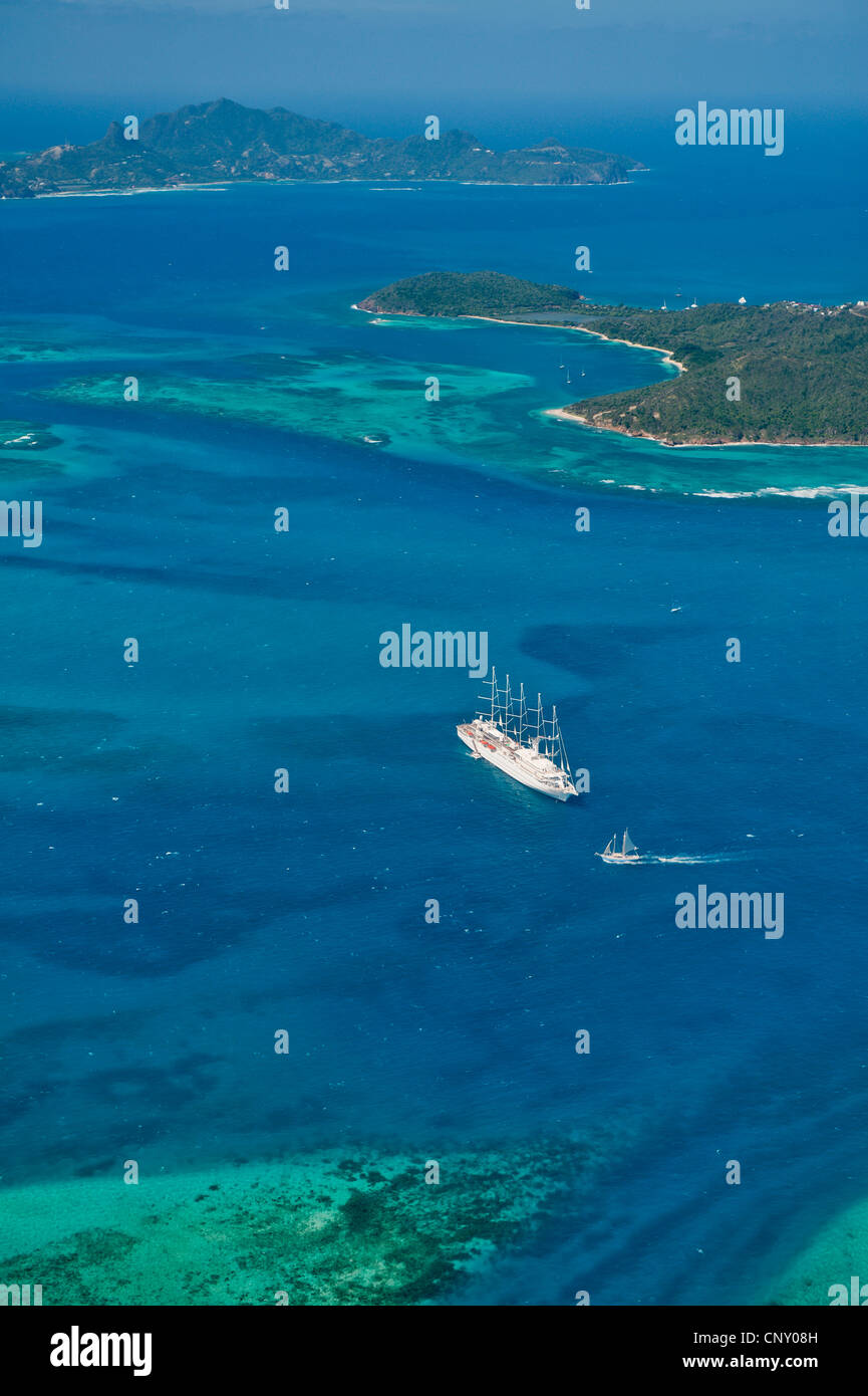 Luftaufnahme der Tobago Cays und Mayreau Island, St. Vincent und die Grenadinen Stockfoto