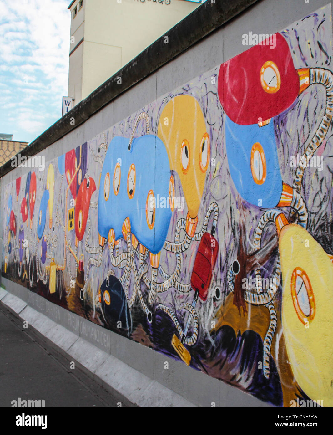 Die East Side Gallery Murales sind der Street-Art in Berlin, auf ihre eigenen berühmten Wand gemalt Stockfoto