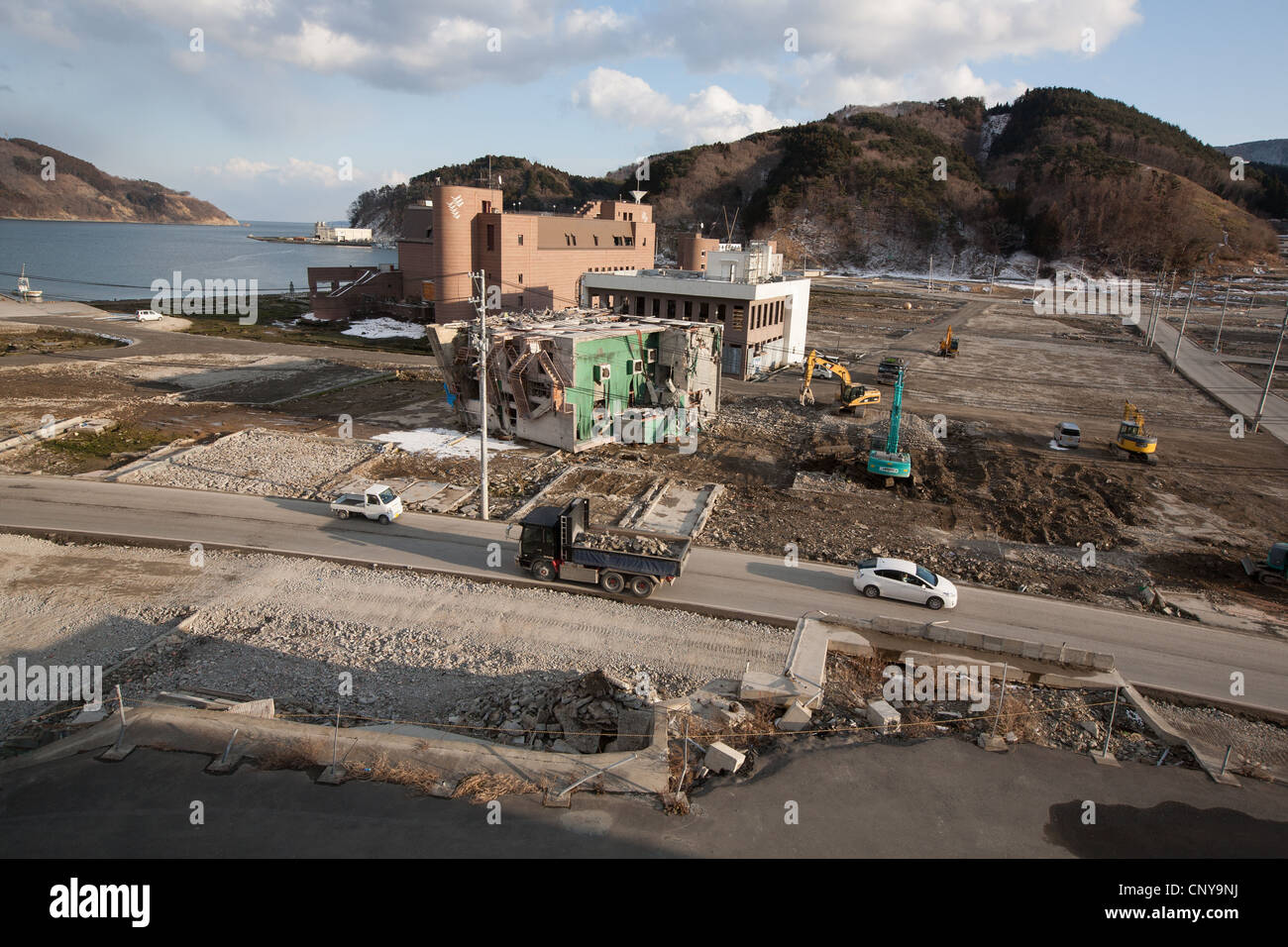 Zerstörungen durch das Erdbeben und Tsunami vom 11. März 2001 in Onagawa, Tohoku, Japan Stockfoto