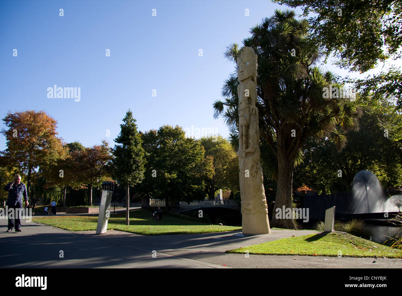 Maori Poupou (Totempfahl) ist 7,5 m hoch von Rikki Manuel in Victoria Square, Christchurch. Stockfoto
