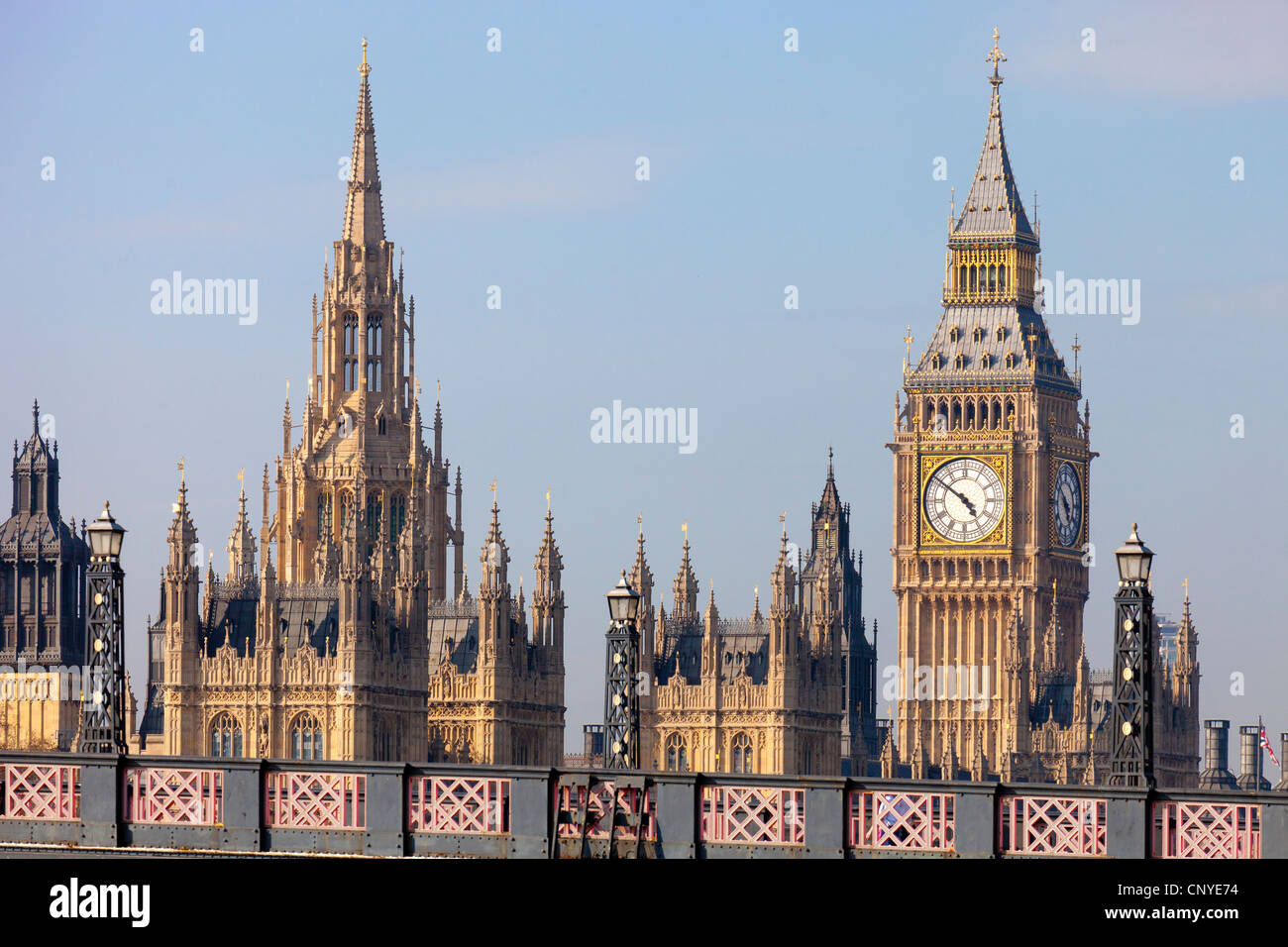 Westminster Palace und Lambeth Bridge - frühen Frühlingsmorgen Stockfoto