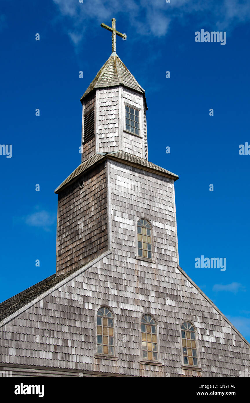 Hölzerne Schindeln Turm Inglesia Santa Maria de Loreto Achao Isla Quinchao Chiloe Chile Stockfoto