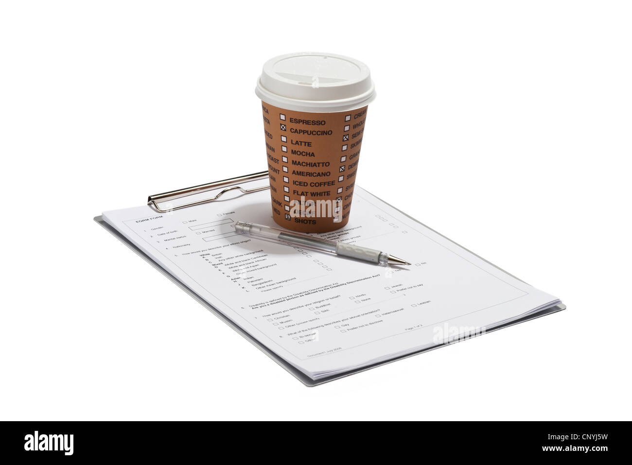 Eine Zwischenablage und ein Formular mit einem Imbiss Getränke Tasse und Stift Stockfoto