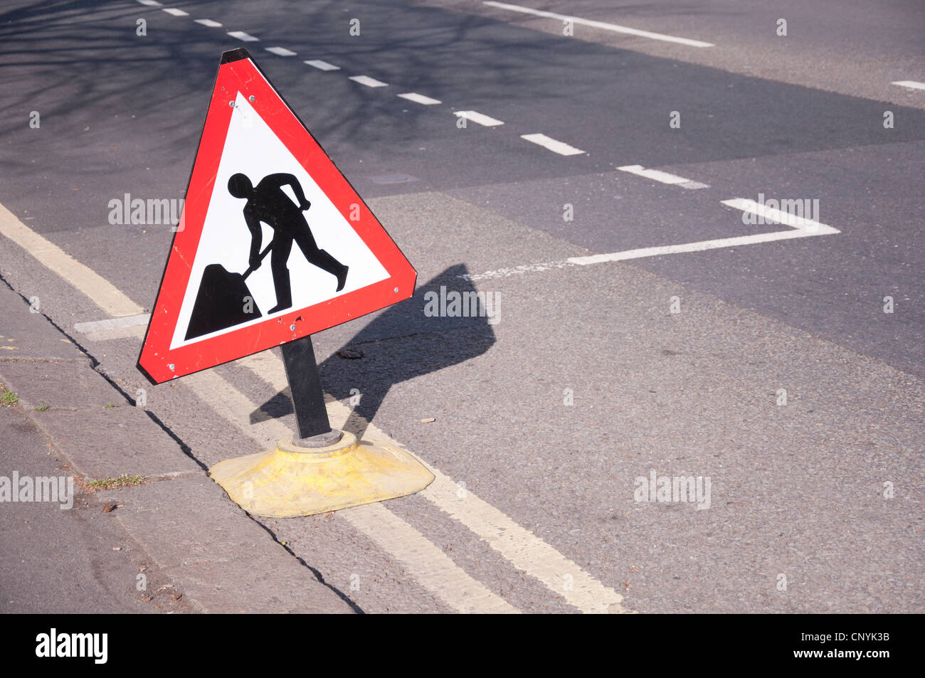 Männer in Arbeit-Straßenschild Stockfoto