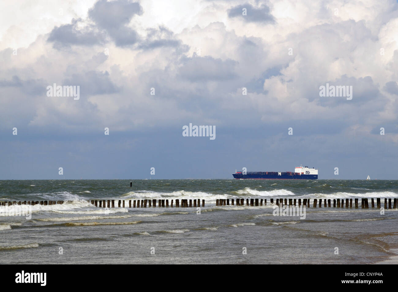 Transportschiff der Küste, Niederlande, Cadzand Stockfoto