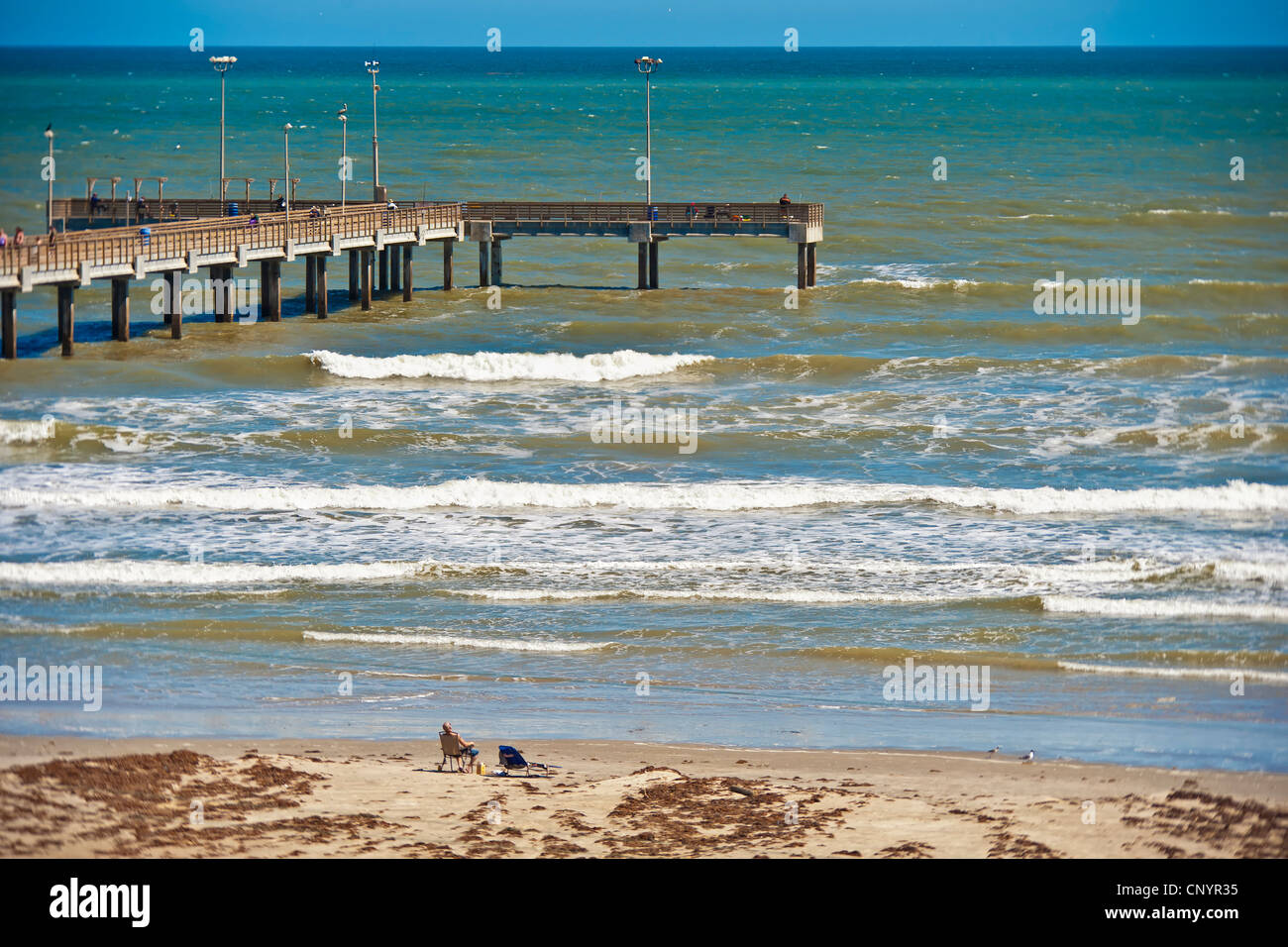 Strand mit Angelsteg in Port Aransas Texas Stockfoto