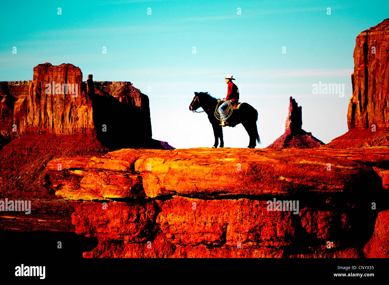 Ein Navajo-Cowboy posiert auf John Ford Point, Monument Valley, Arizona Stockfoto