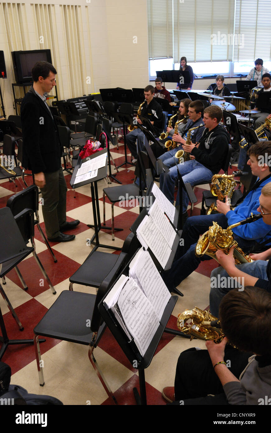 Nick Finzer-, führt Lehrer Musik-Klasse. Stockfoto