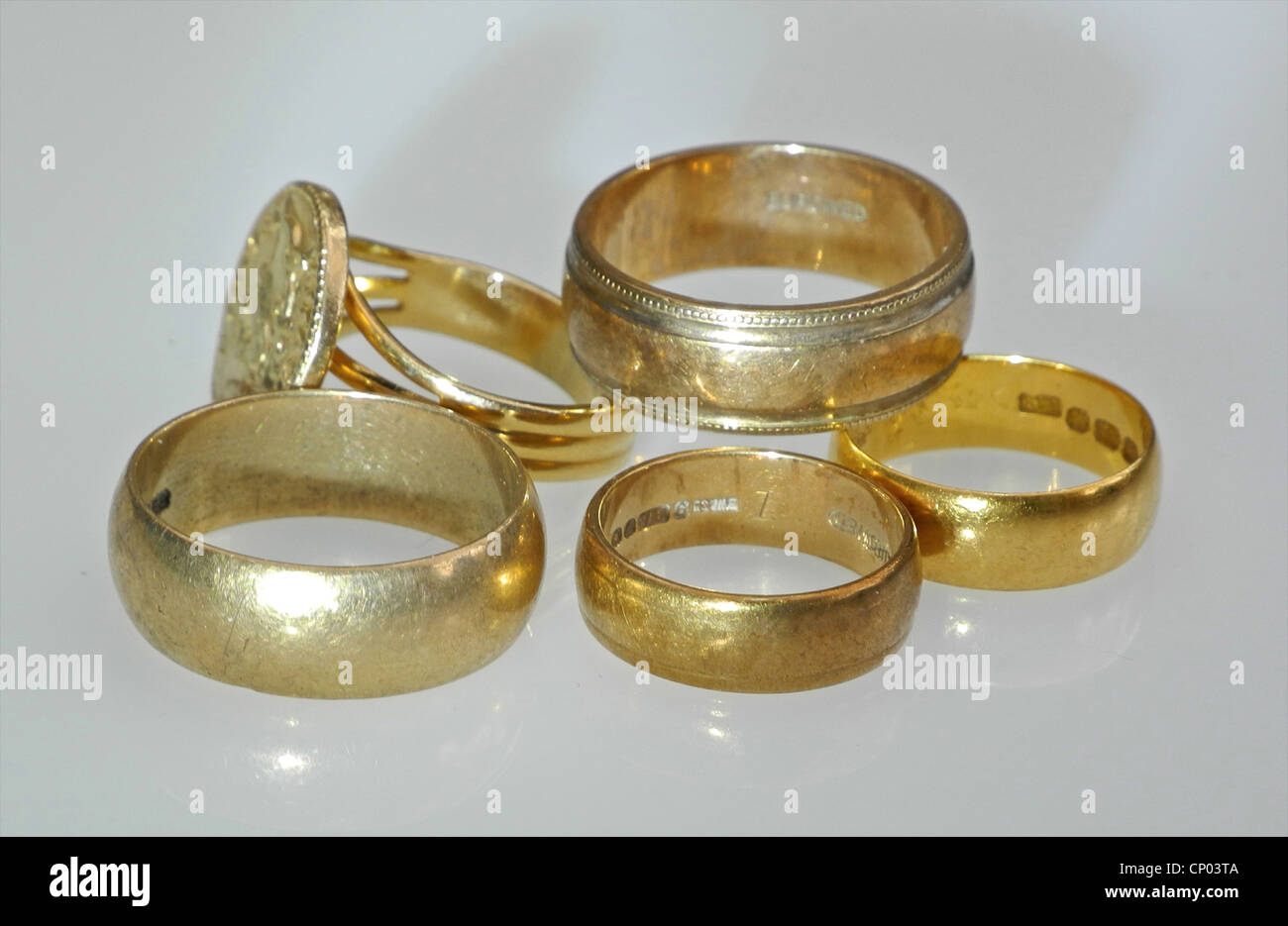 Fünf Gold-Ringe Stockfoto