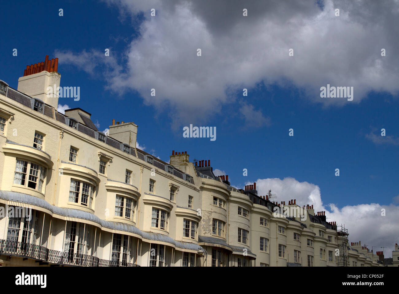 Terrassenförmig angelegten Gehäuse im Regency Square in Brighton. Stockfoto