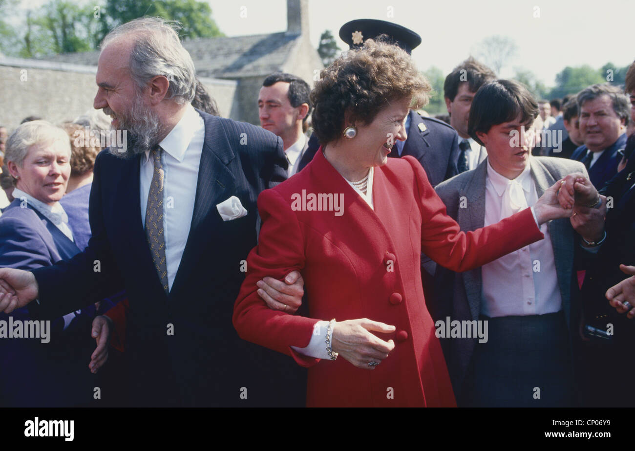 Irische Präsidentin Marty Robinson mit er Mann Leute treffen Stockfoto