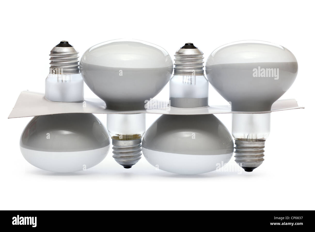 Vier elektrische Wolfram Glühbirnen einschrauben Stockfoto