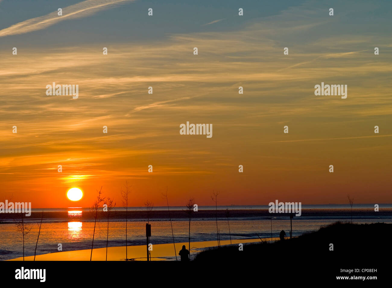 Sonnenuntergang über dem Wattenmeer, Deutschland, Niedersachsen, Spieka Neufeld Stockfoto