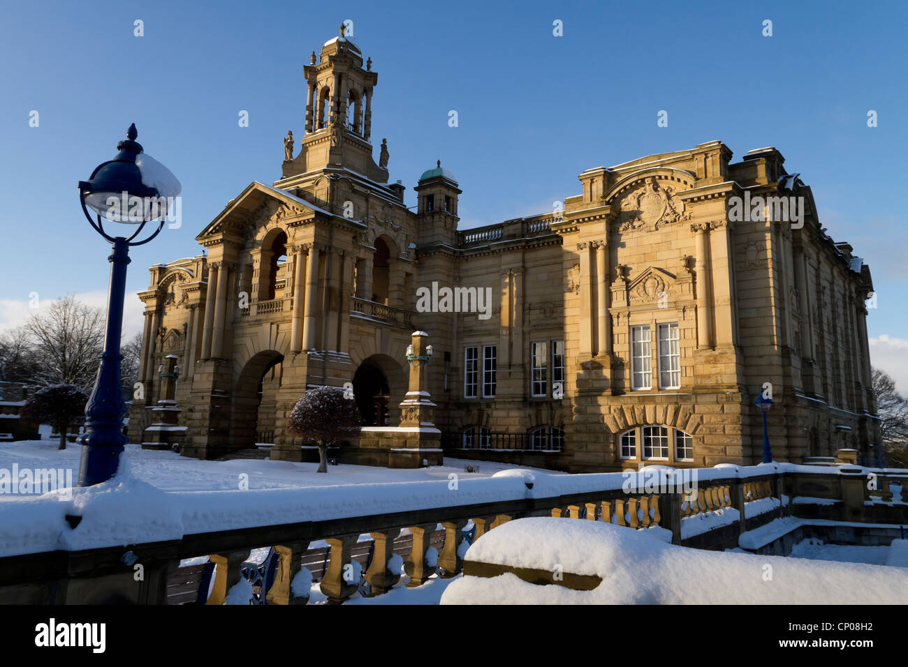 Cartwright Hall Lister Park, Manningham, Bradford, im Schnee. Stockfoto