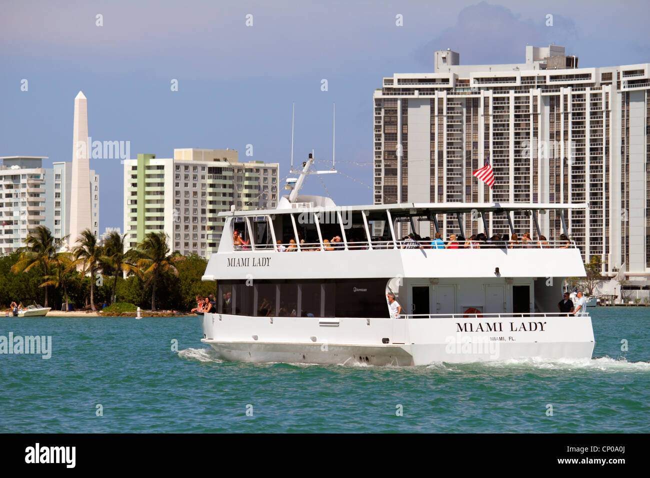 Miami Beach Florida, Biscayne Bay Water, Monument Island, Miami Lady Tour Boot, West Avenue Wohngebäude, City Skyline Stadtbild, Besucher reisen t Stockfoto