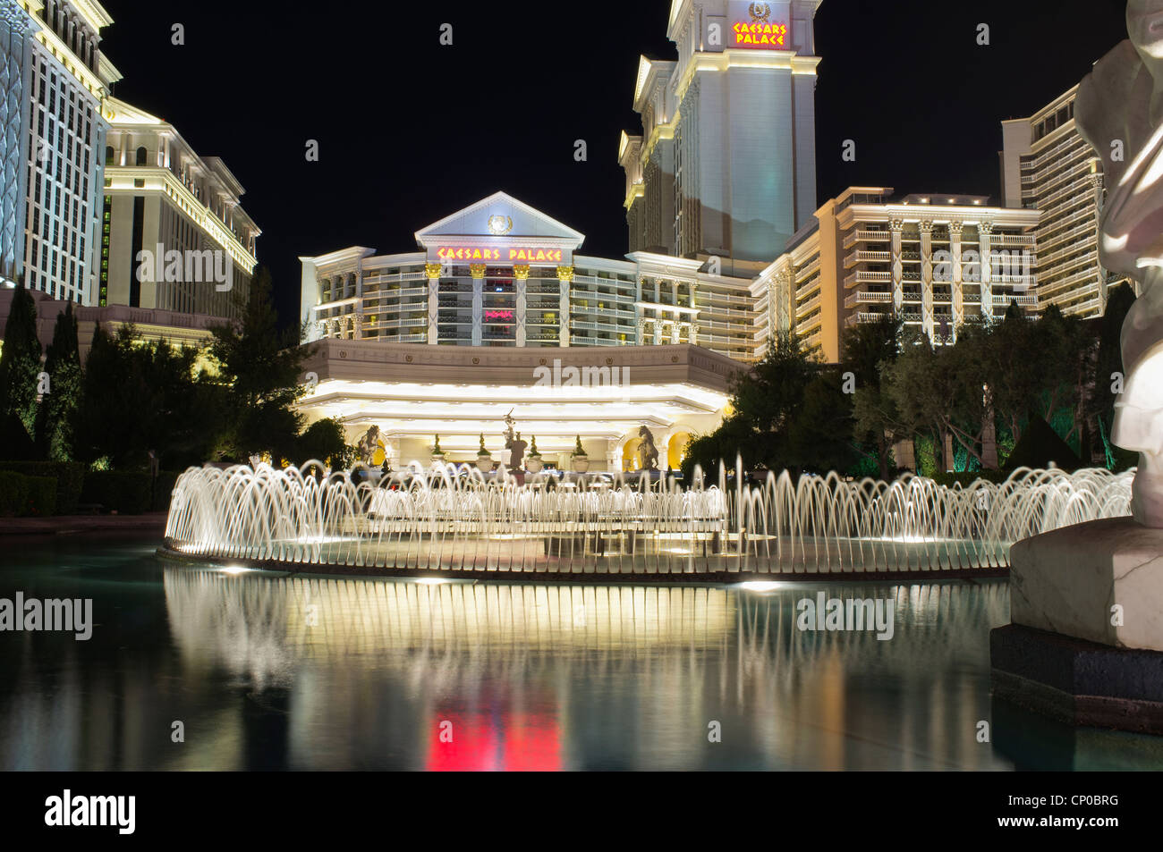 Wasserspiele im Caesars Palace Hotel Resort und Casino in Las Vegas bei Nacht Stockfoto