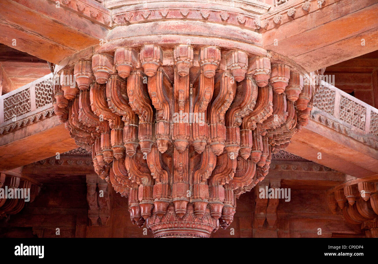 Fatehpur Sikri, Uttar Pradesh, Indien. Der Thron Säule in der Diwan-i-Khas (Halle der privaten Publikum). Stockfoto
