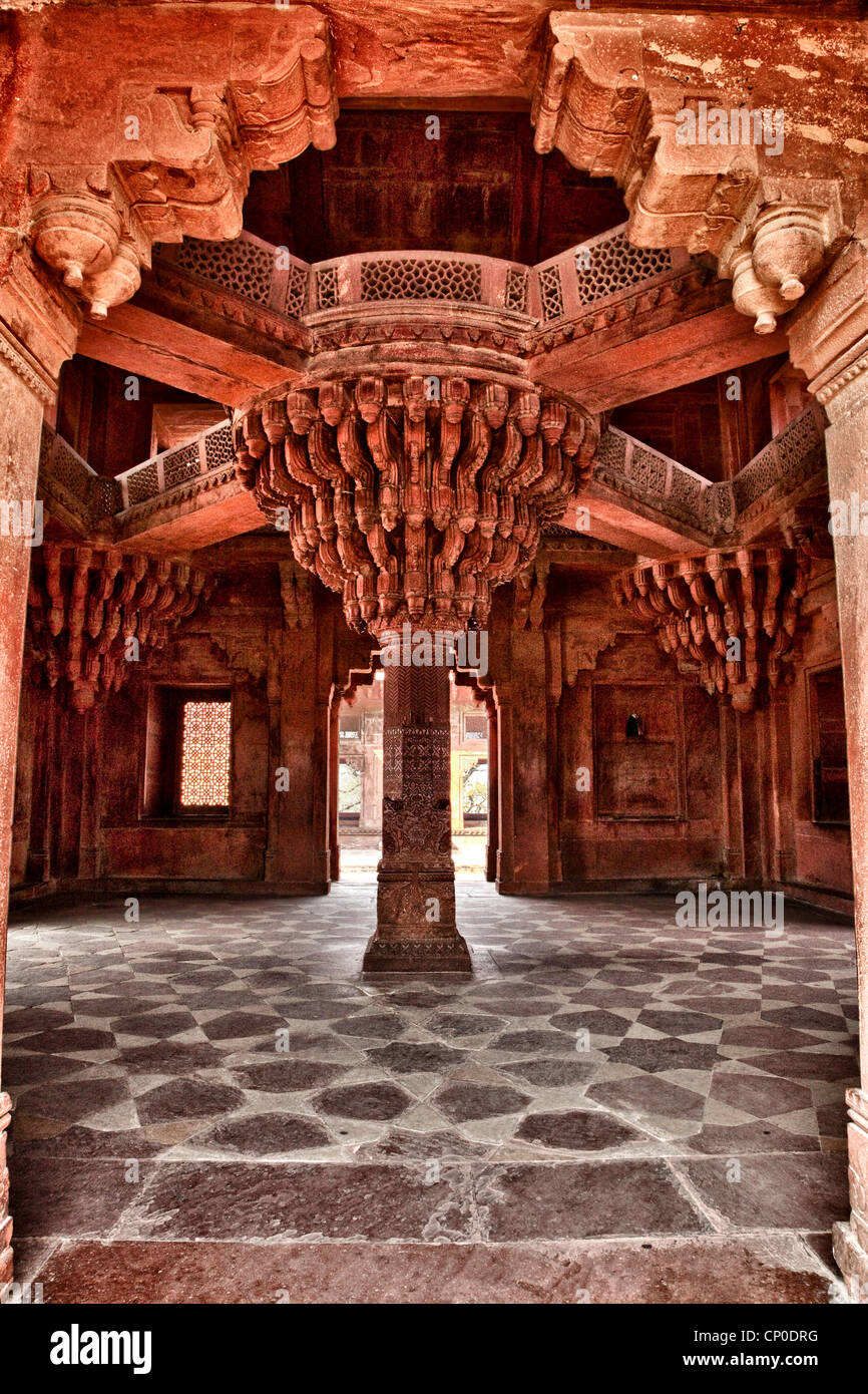 Fatehpur Sikri, Indien. Der Thron Säule in der Diwan-i-Khas (Halle der privaten Publikum). Stockfoto