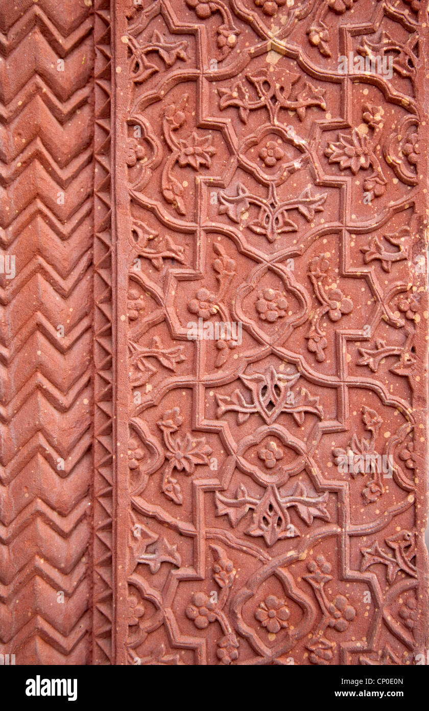 Fatehpur Sikri, Indien. Dekorative Schnitzerei in Stein Säule der Diwan-i-Khas (Halle der privaten Publikum) von Jalal el-Din Akbar. Stockfoto