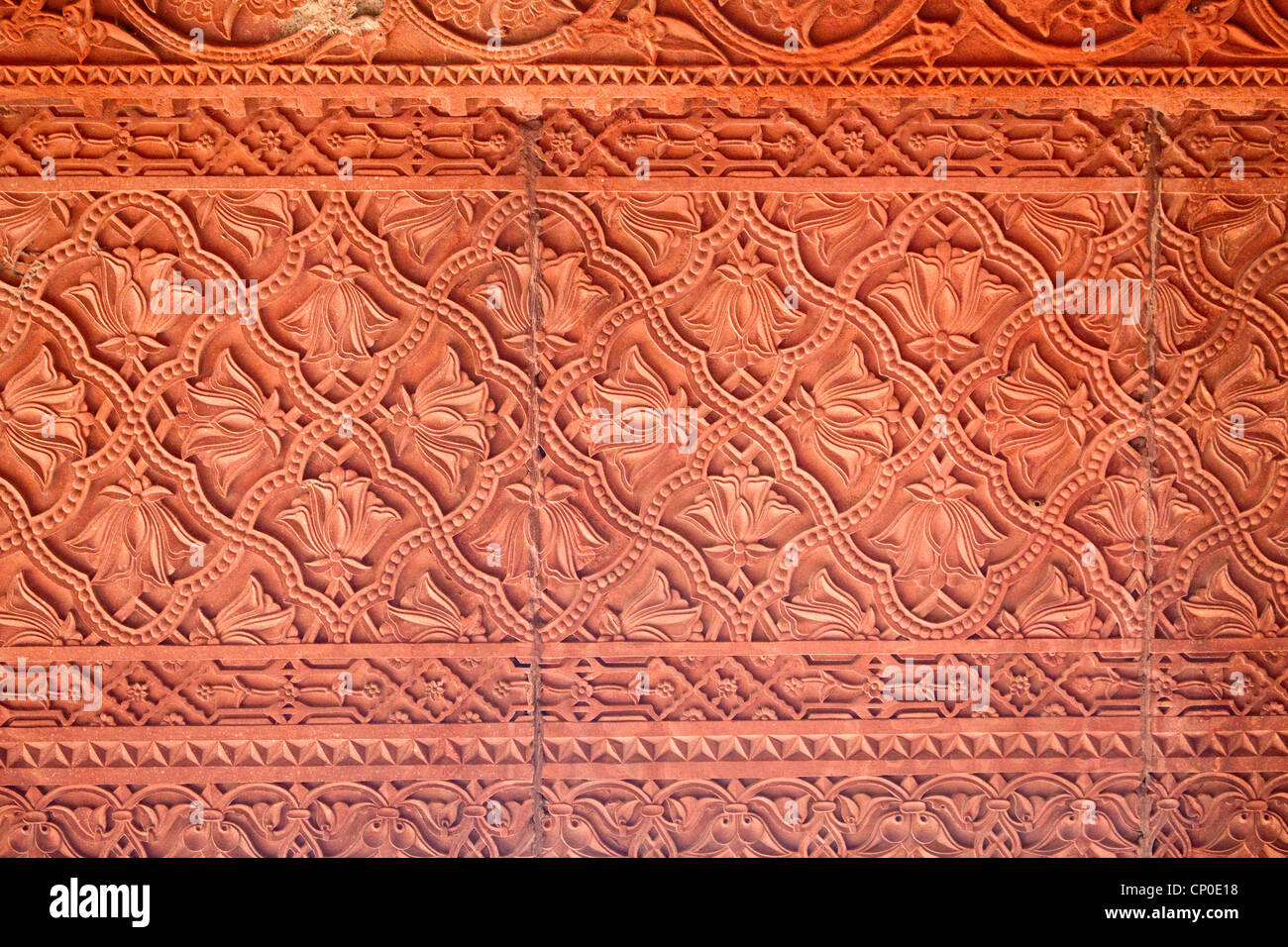 Fatehpur Sikri, Indien. Wanddekoration im geschnitzten roten Sandstein im Diwan-i-Khas (Halle der privaten Publikum) von Jalal el-Din Akbar. Stockfoto