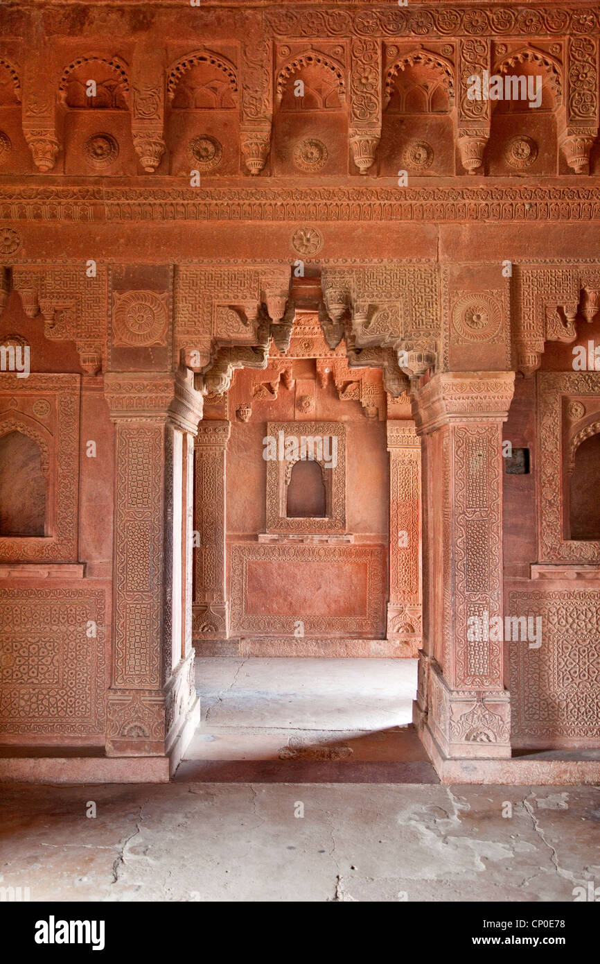 Fatehpur Sikri, Indien. Hindu architektonische Einflüsse in der Birbal Palast, Residenz des Kaisers Senior Frauen. Stockfoto