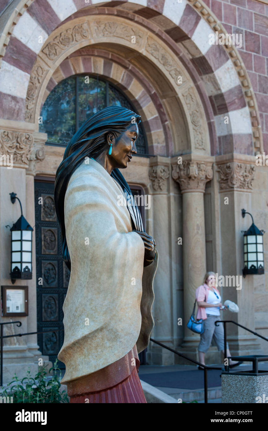 Statue von Kateri Tekakwitha. Santa Fe St. Franziskus von Assisi Kathedrale New Mexiko. USA Stockfoto