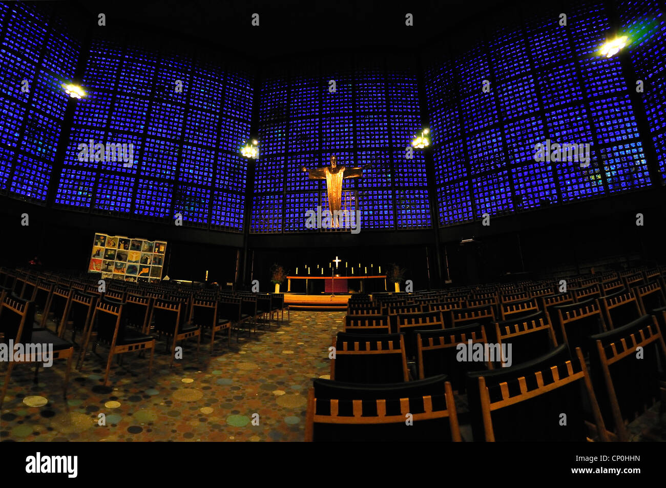 Berlin, Deutschland. Kaiser-Wilhelm-Gedachtnis-Kirche - im Inneren der neue achteckige Kapelle (Egon Eierman, 1961) Stockfoto