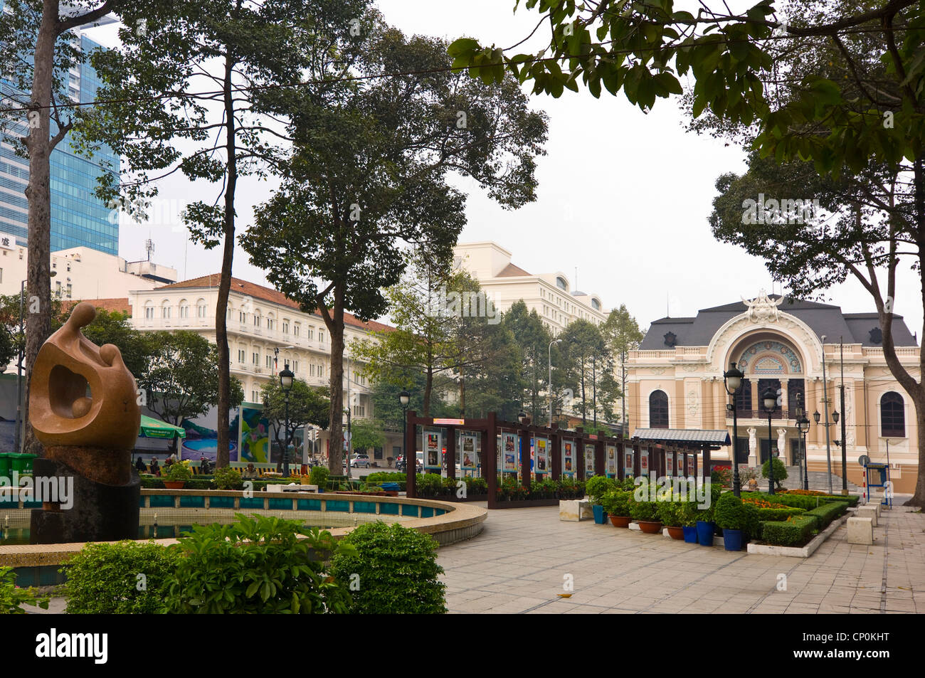 Horizontale breite Winkel der Saigon Oper, Nhà hát lớn Thành phố Hồ Chí Minh Ho Chi Minh City, Vietnam. Stockfoto
