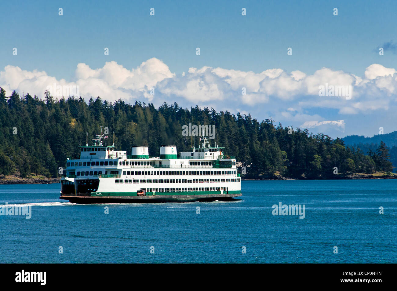 Washington State Ferry 'Hyak' Shaw Island, San Juan Islands, Washington verlassen. Stockfoto