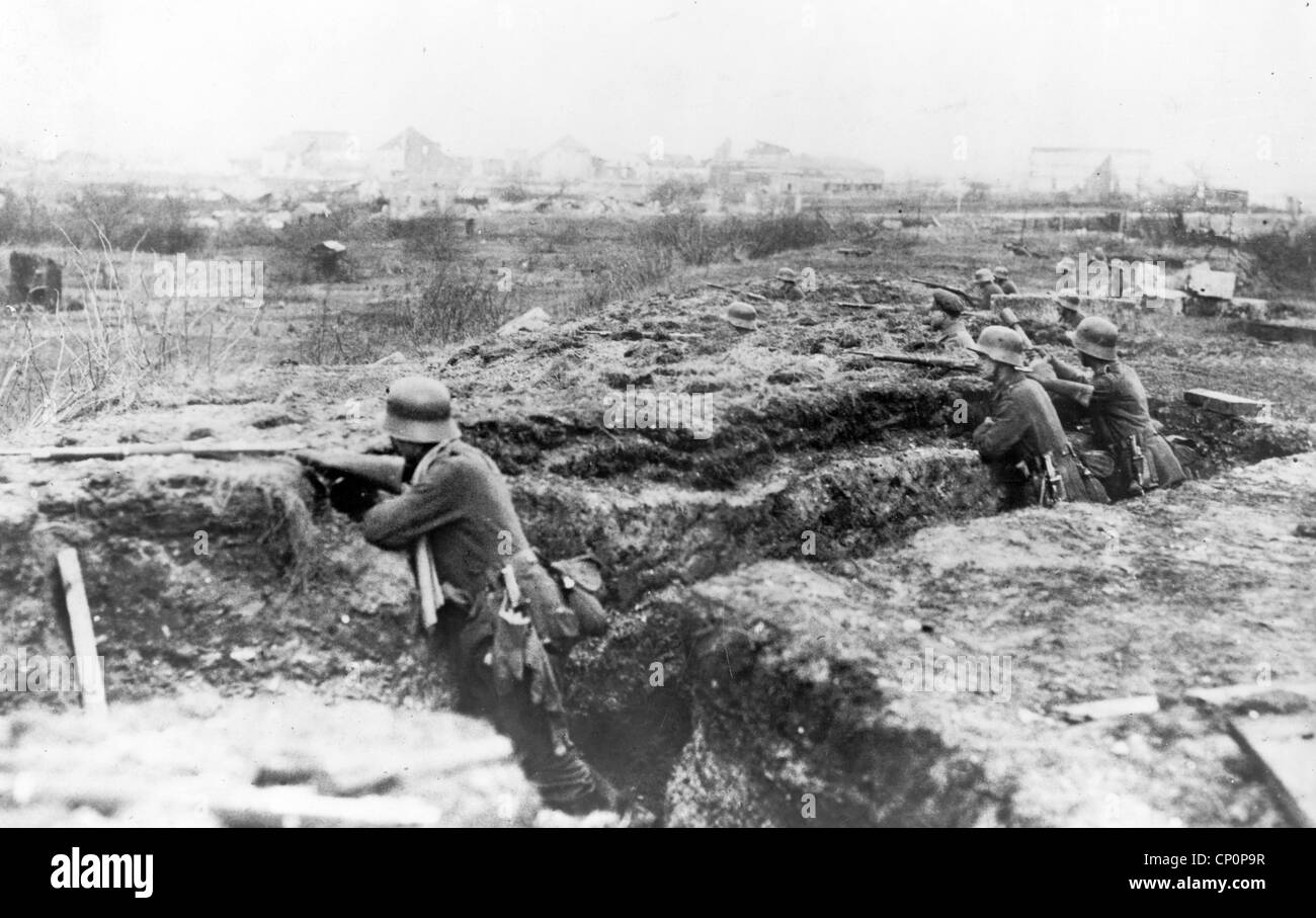 Deutsche Soldaten in einem Graben im ersten Weltkrieg Stockfoto